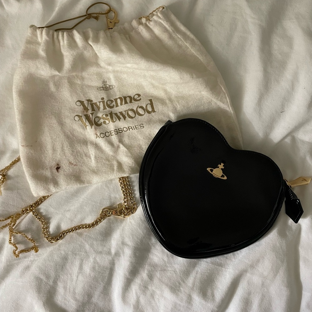 VIVIENNE WESTWOOD PATENT HEART CROSSBODY BAG W/ CHAIN